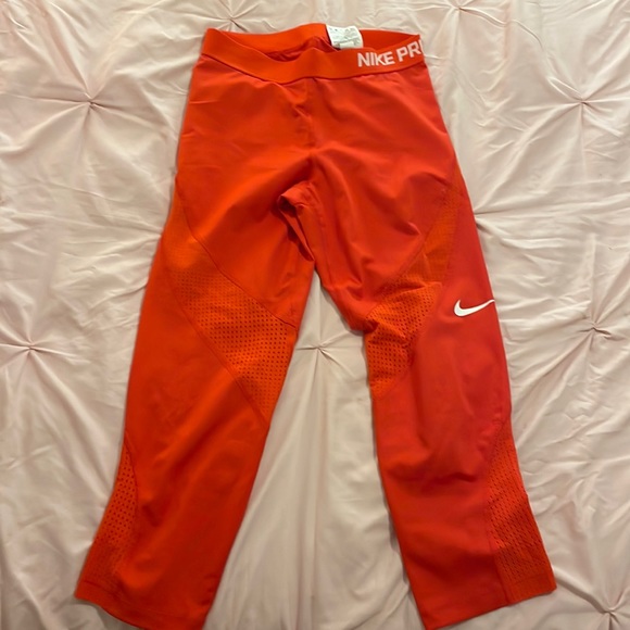 Nike Pro Capri Leggings - Picture 1 of 1